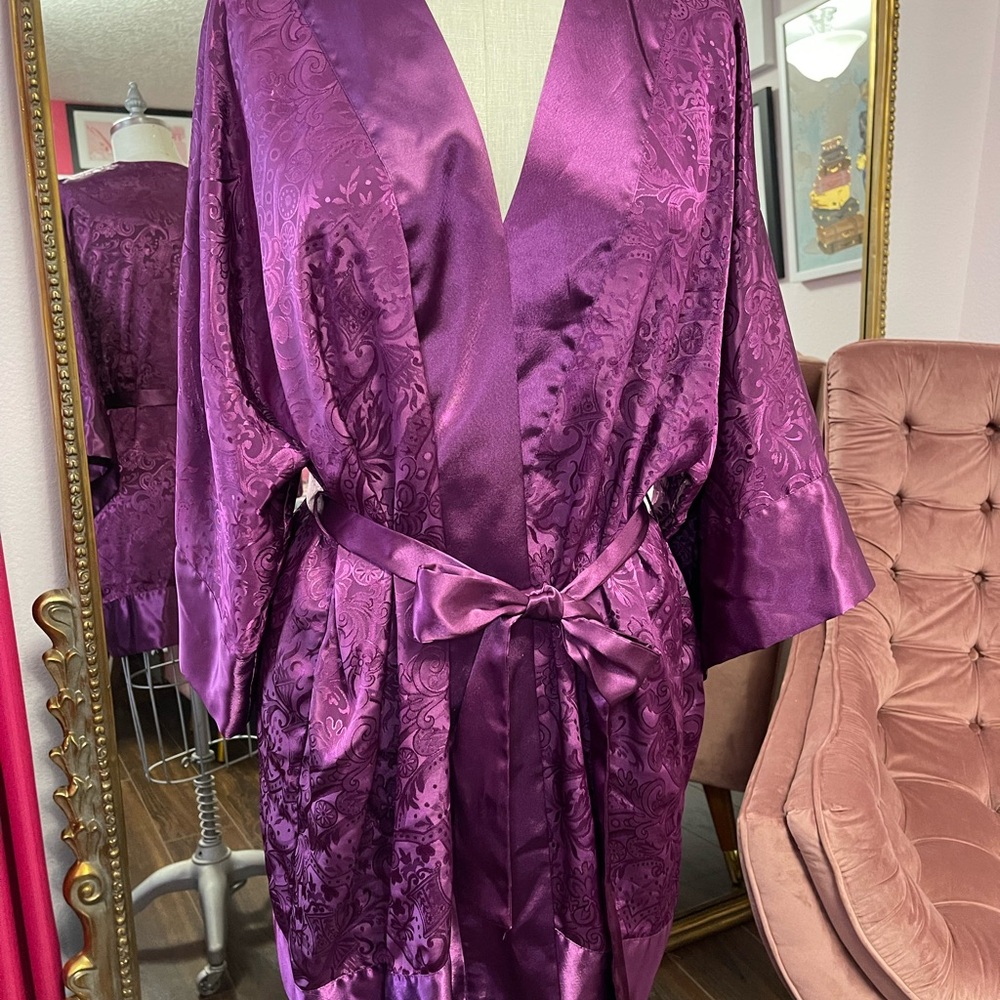 VTG Victoria’s Secret Gold Label Robe in purple